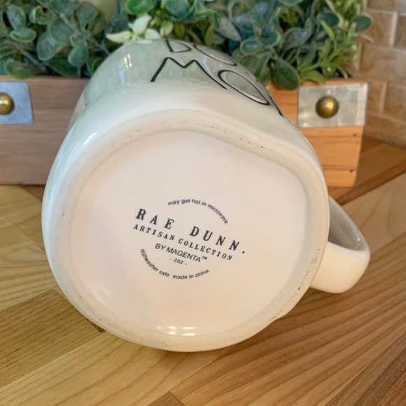 RAE DUNN BY MAGENTA “BOSS MOM” LL CERAMIC MUG - Picture 5 of 5